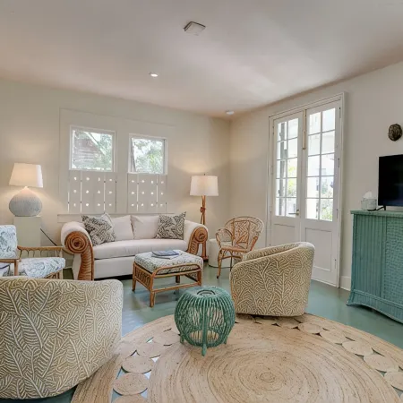 Charming Coastal Cottage in Fairhope, steps away from Mobile Bay