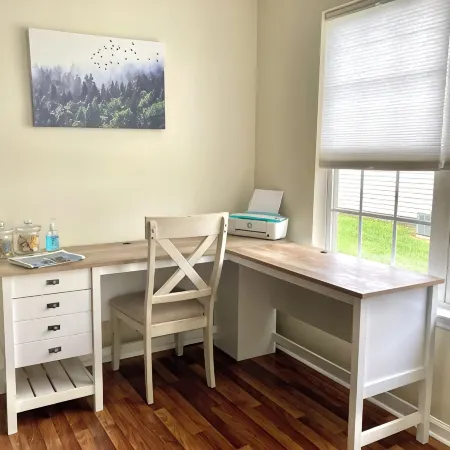 Safe & Central 3B2B w/ Fenced Yard & Fire Table