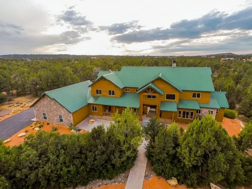 MASSIVE 9 BEDROOM LUXURY CABIN! PERFECT FOR REUNIONS AND RETREATS! - balcony
