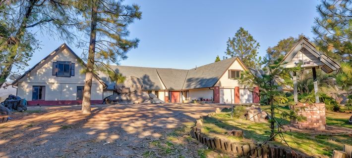 New!! Majestic Views, Pool, Sleeps 20+, 2 Mstr BR, close DT Yosemite, Bass Lake Hotels in Oakhurst
