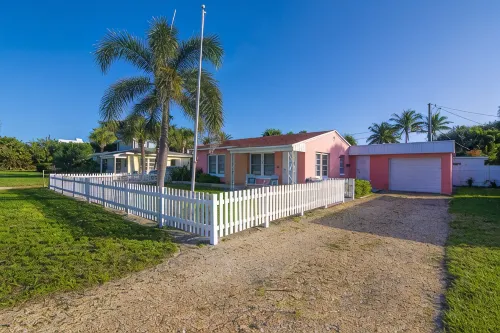 SOUTH BEACH & PARK Just a Hop Skip & Jump • CORAL COTTAGE • Fun Seaside Vero - شاطئ