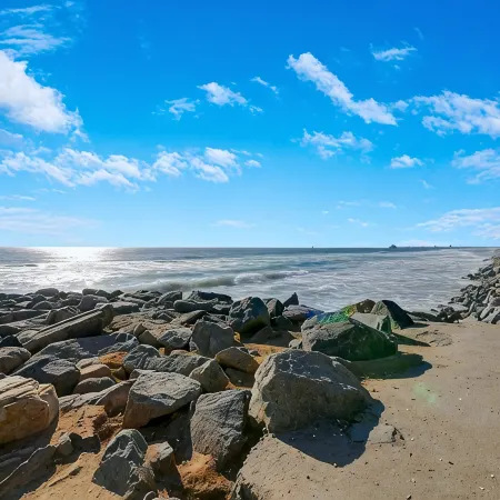 "POINT BREAK! House 2-King Beds, 1-Block to Beach!