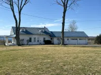 Newly Renovated Farmhouse Finger Lakes - 3-Star