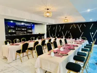 H & H Boutique & Spa - breakfast