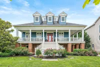 5-bedroom vacation home just a short walk to Cape May Beach - Hot Tub