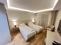 Sezer's Oliva Hotel - parking