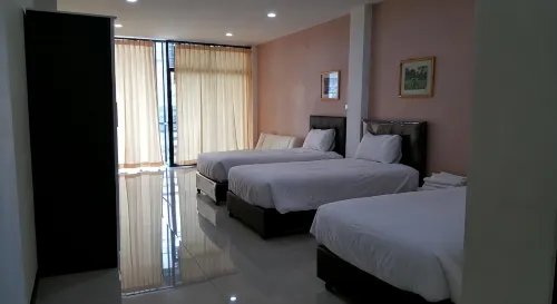โรงแรมเจริญสุขแกรนด์ - พร้อมอาหารเช้า
