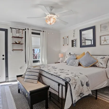 Historic Apt near river street and Broughton
