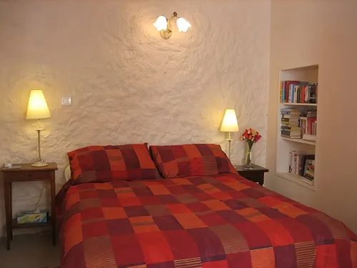 Old town centre house; wine bar & cafes 50m, sea 30mins Pyrenees close - Wifi