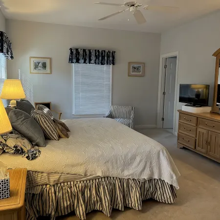 Beautiful Bethany House in Salt Pond 1.5 Miles from Beach! All Seasons Are Nice!
