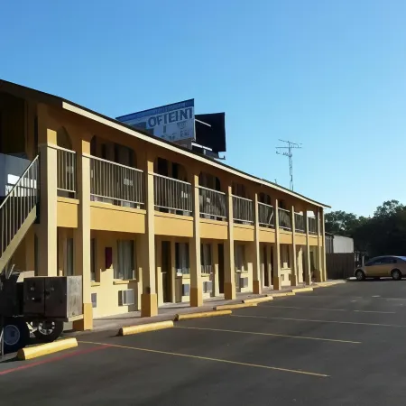 Carefree Inn Flatonia