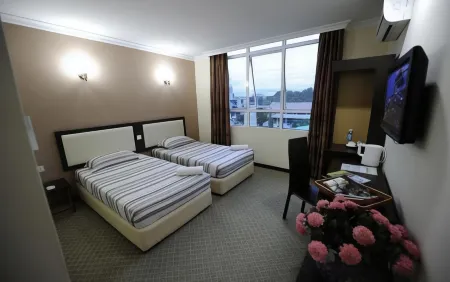 Golden Hotel Отели рядом с достопримечательностью «Waikiki Condominium»