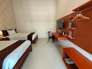 DreamLand Hotel & Lounge Bondowoso
