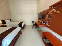 Dreamland Hotel and Lounge