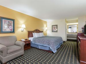 Days Inn & Suites by Wyndham Warner Robins Near Robins AFB