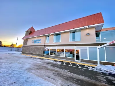 Ramada by Wyndham Whitecourt Các khách sạn ở Division No. 13