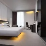 Elements Ekaterinburg Hotel (Элементс Екатеринбургбывш. Four Elements Ekaterinburg) Отели рядом с достопримечательностью «Ротонды на Плотинке»