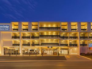 Travelodge by Wyndham Niagara Falls Fallsview