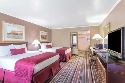 Days Inn & Suites by Wyndham Logan Hôtels à : Logan