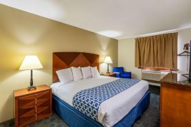 Econo Lodge Inn & Suites