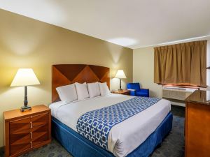 Econo Lodge Inn & Suites