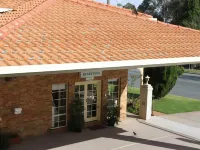 Grand Manor Motor Inn Hotels in Queanbeyan East