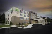 Holiday Inn Express & Suites Brevard – City Center
