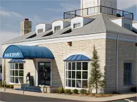 Alpine Inn & Suites Rockford Hotel dekat Rockford Plaza Shopping Center