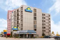 Days Inn by Wyndham Niagara Falls Near the Falls Hotels in Niagara Falls