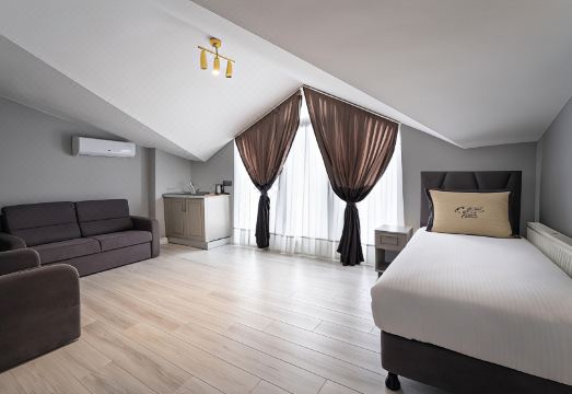 4. 루비 호텔 카디..