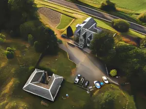 Suie Hunting Lodge