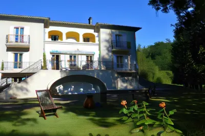 L'Escalère Hotels in Arnaud-Guilhem