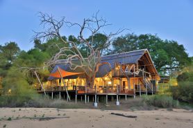 Rhino Post Safari Lodge