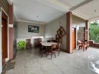 Urbanview Syariah Hotel Kanigara Batu