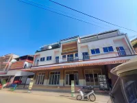Hom Pho Gusethouse Hotels near ຄ້າຍເກົ່າທະຫານຝຮັ່ງ Fort Carnot