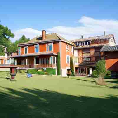 Les Jardins de la Tour Hotel Exterior