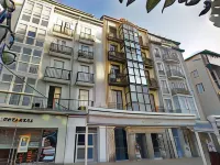 Center Suite Santander Hotels near Centro de Estudios Montañeses