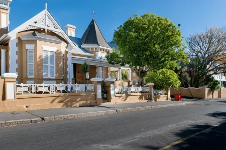 Ashanti Gardens Guesthouse Отели рядом с достопримечательностью «Southern Suburbs»