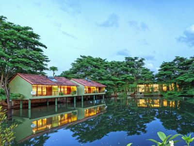 Wet Water Resort - Lakefront Retreat Near Colombo Airport