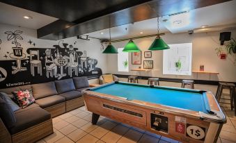 Auberge Saintlo Montréal Hostel