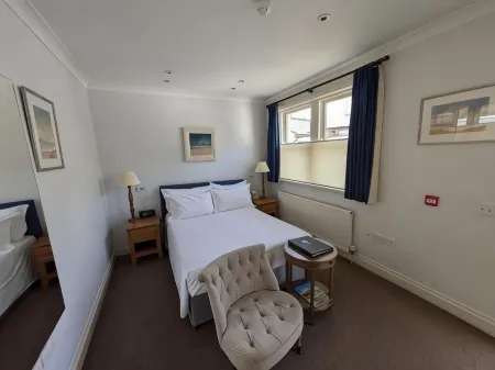 Buccleuch and Queensberry Arms Hotel