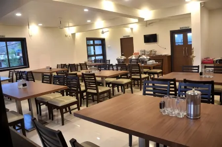 The Byke Skylark Seafront Resort, Dapoli Отели в г. Ладхар