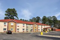 HomeTown Inn & Suites