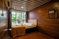 Paya Debloc Village Hotels in Tioman