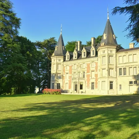 Château de Varambon - Chambres d'hôtes et séminaires d'Entreprise Hotels in Ain