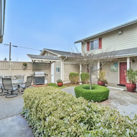 Anacortes Condo - Walk to Town, Marina, and Bay!