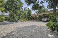 RedDoorz Hostel Near Adisucipto Airport Yogyakarta Các khách sạn gần Candi Sambisari