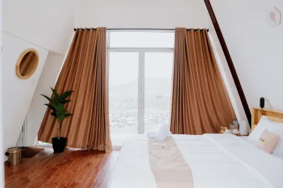 Dieng Khatulistiwa By Travelink Hotel dekat Pusat Bawang Merah, Putih, Cabe Bu Seni
