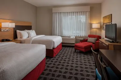 TownePlace Suites Clarksville فنادق في Clarksville