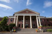 McMenamins Grand Lodge - Homestays